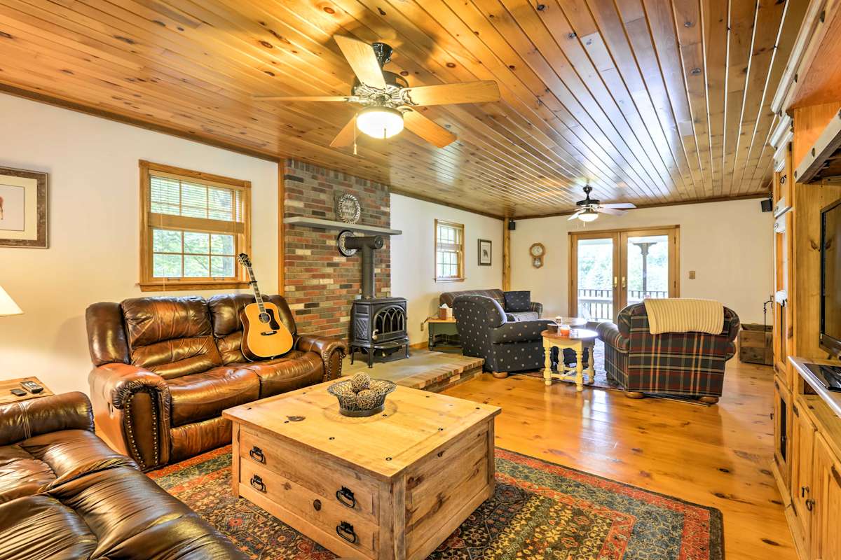 Thompson Home w/ Deck + Pond, 8 Mi to Elk Mountain Evolve