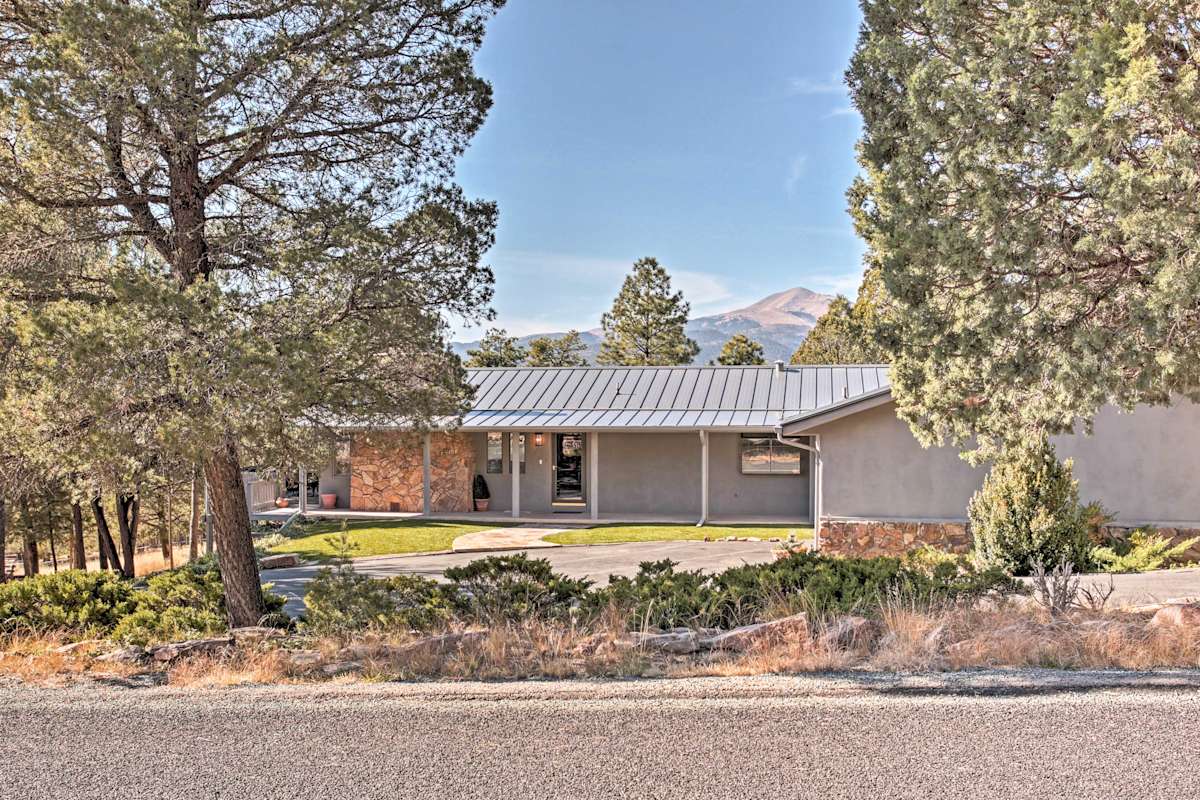 Ruidoso Home w/ Hot Tub & Sierra Blanca Views Evolve