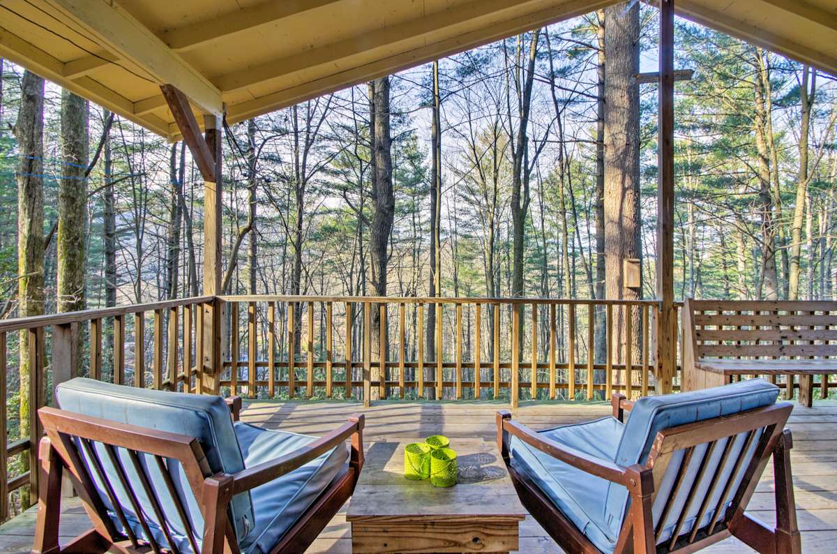Charming Hendersonville Cottage w/ Porches & Views Evolve