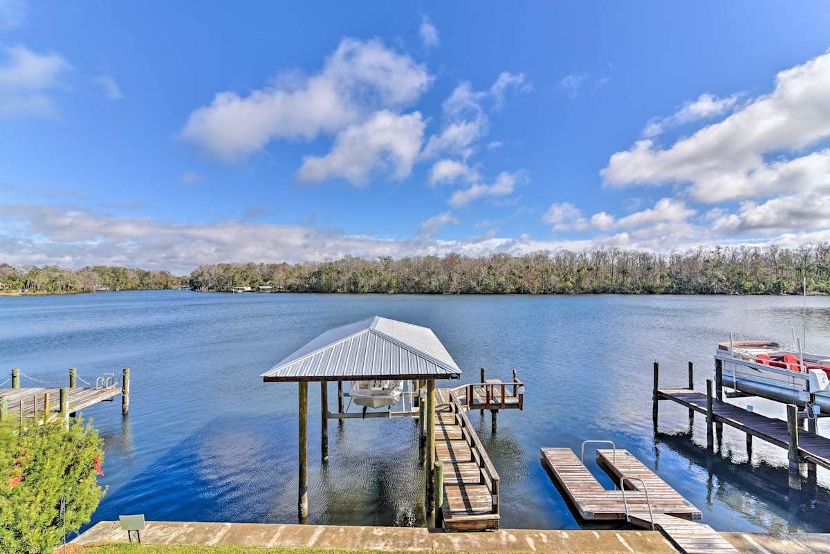 Homosassa Home w/ Private River Dock & Boat Ramp! Evolve
