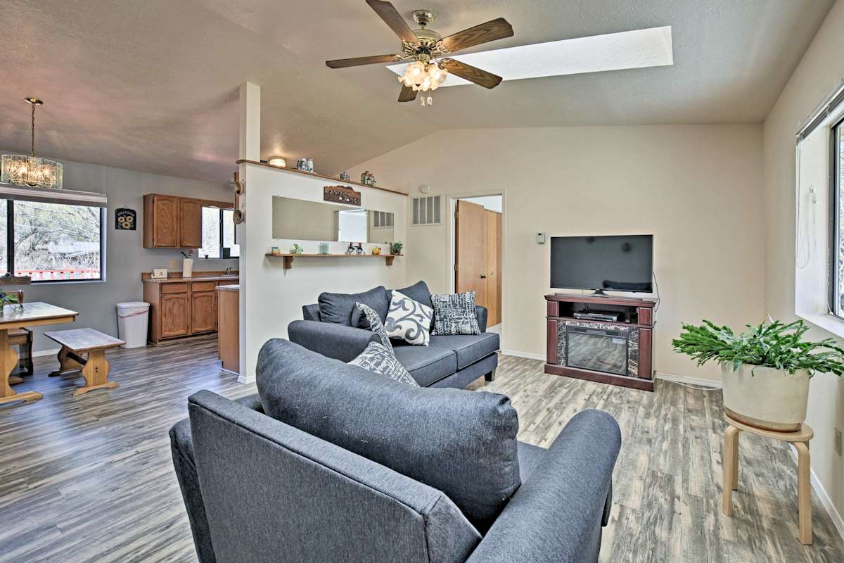 Mom's Place in Jemez Cozy Home, 1mi to Hot Spring Jemez Springs, NM