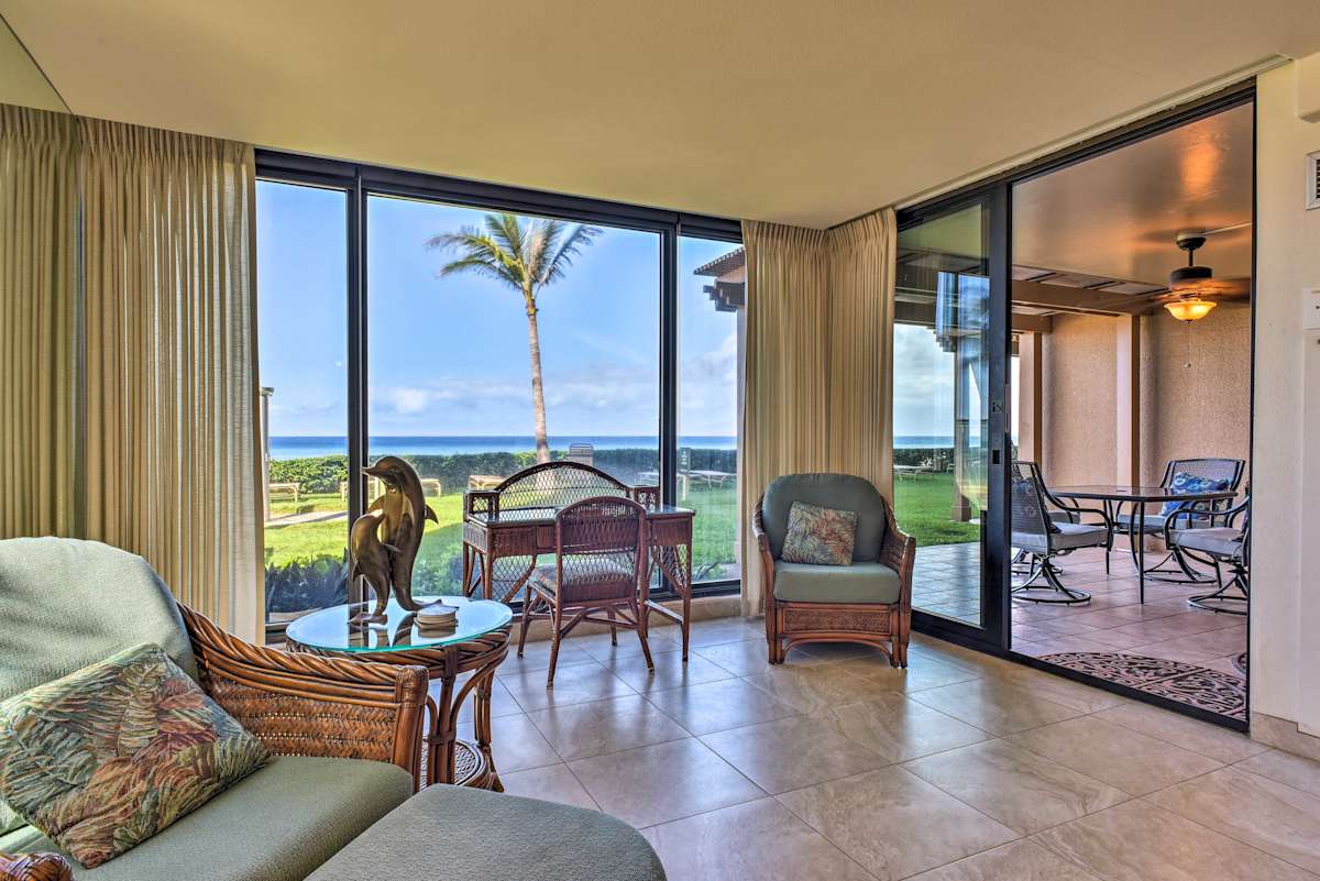 Lahaina Condo W Patio Ocean Views Pool Access Evolve