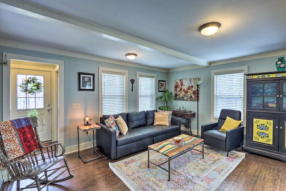 Remodeled Farmhouse in Waterford Near 2 Beaches! Evolve