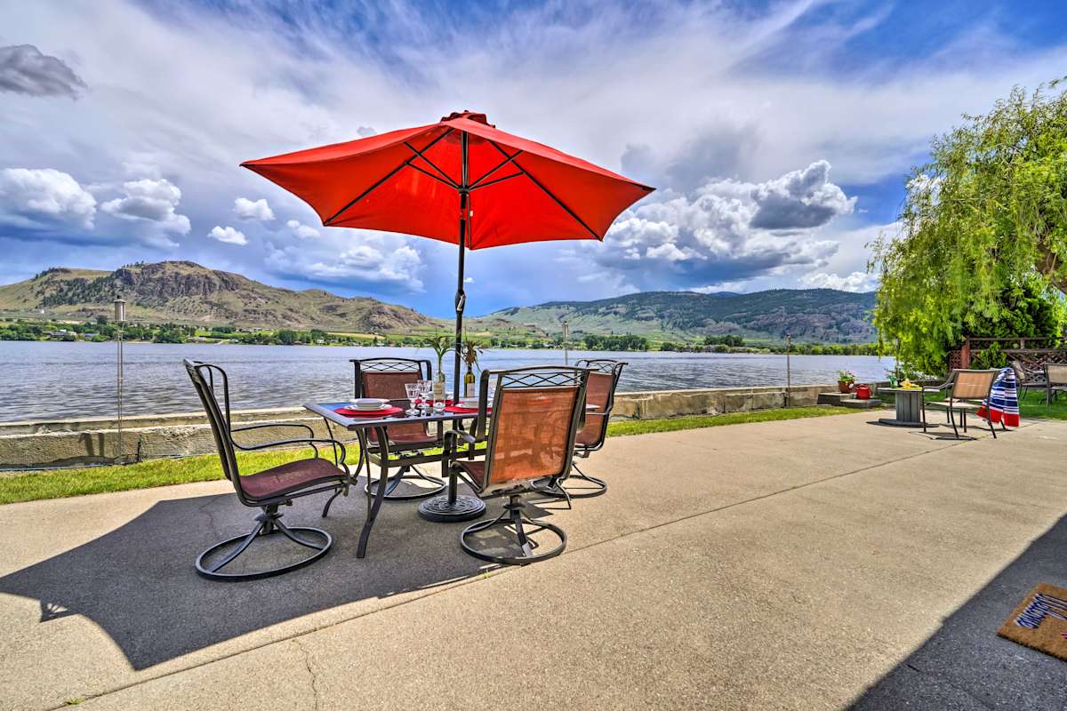 Waterfront Lake Osoyoos Cottage w/ Beach & Patio! Oroville, WA Evolve