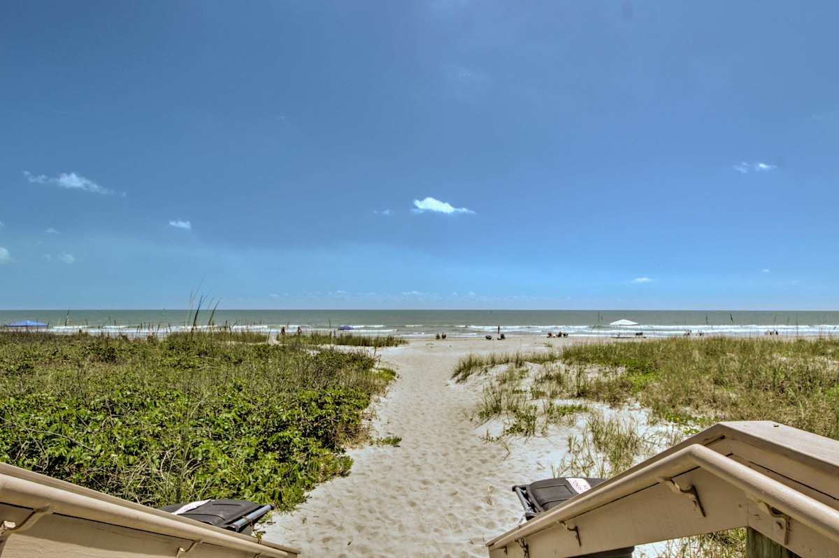 Cozy Cocoa Beach Condo w/ Pool & Beach Access! Evolve