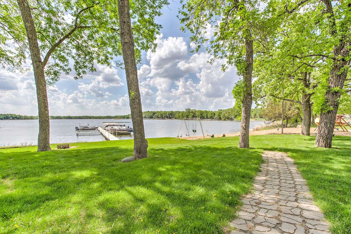 Clearwater Lake Getaway w/ Shared Pool & Boat Dock Annandale, MN Evolve