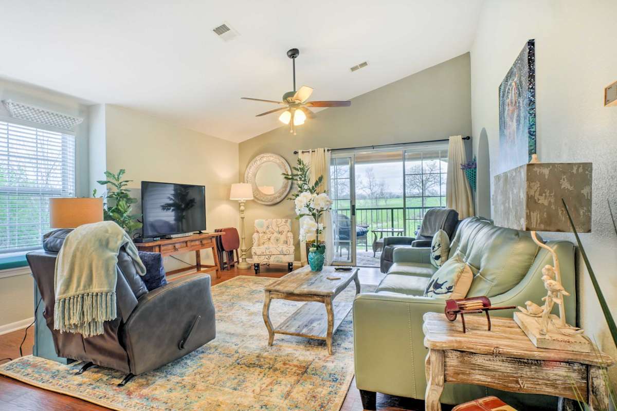 Holiday Hills Resort Condo Mins to Branson Strip! Evolve