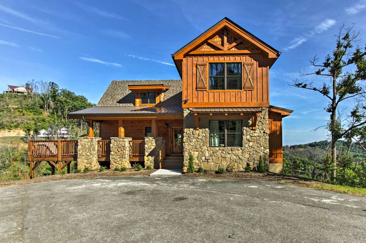 Sevierville Cabin w/ Game Room, Hot Tub & Theater! | Evolve