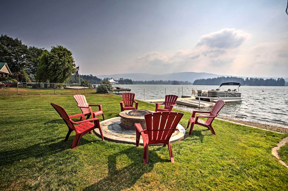 Modern Lake Lawrence Retreat w/ a Deck & Dock! Yelm, WA Evolve