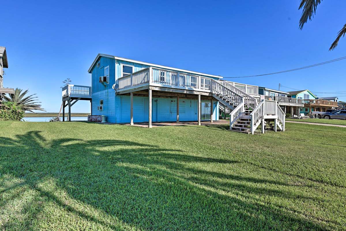 Oceanfront Sargent Beach Home w/ Dock! Bay City, TX Evolve