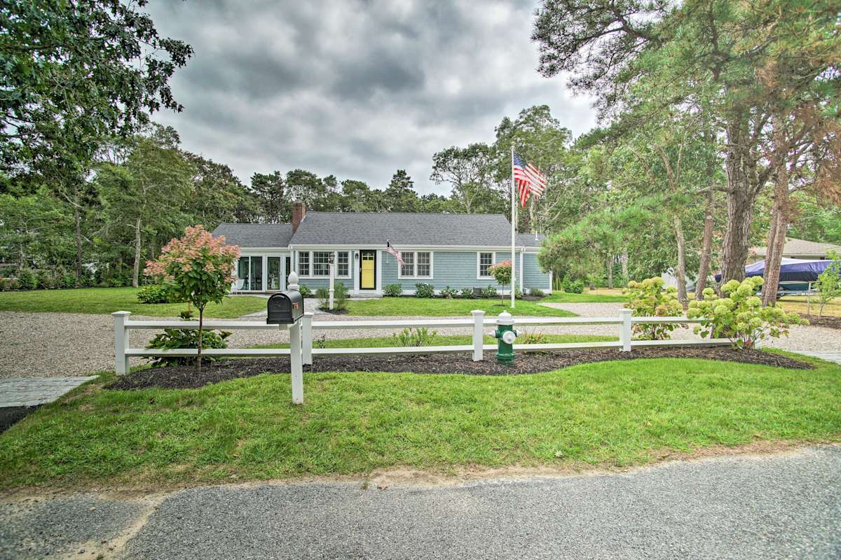 Mid Cape Retreat Private Way to Beach, 3 Min Walk South Yarmouth, MA