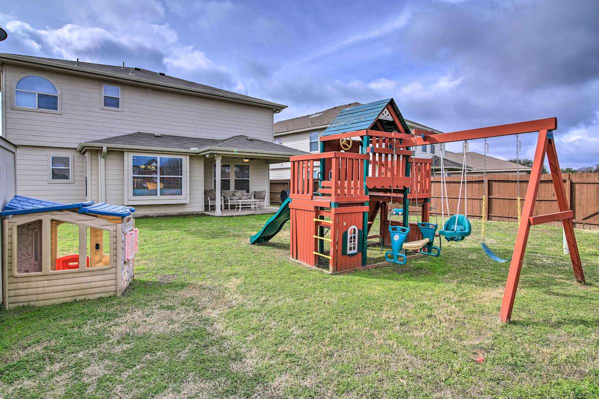 San Antonio Home w/ Pool Access, 7 Mi to SeaWorld! Evolve