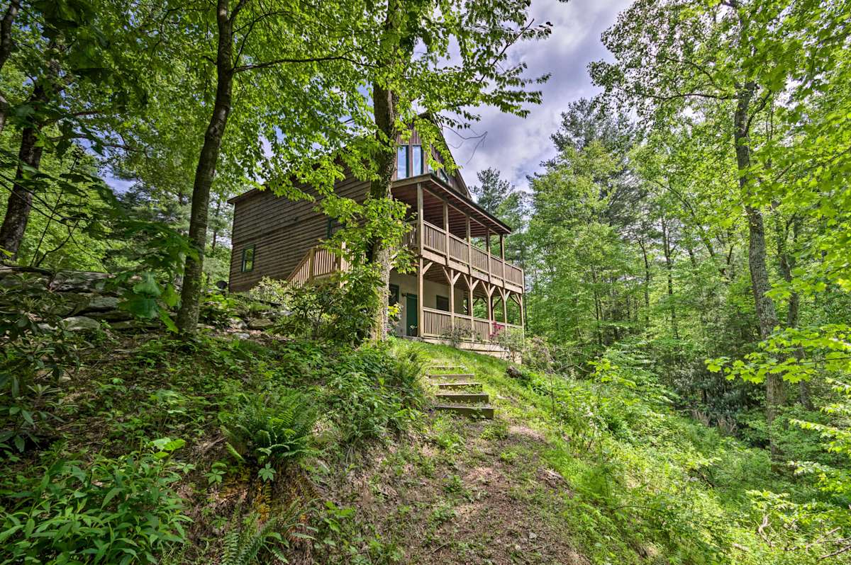 Cabin with 22 Acres & Patio 3 Mi to Blowing Rock Lenoir, NC Evolve