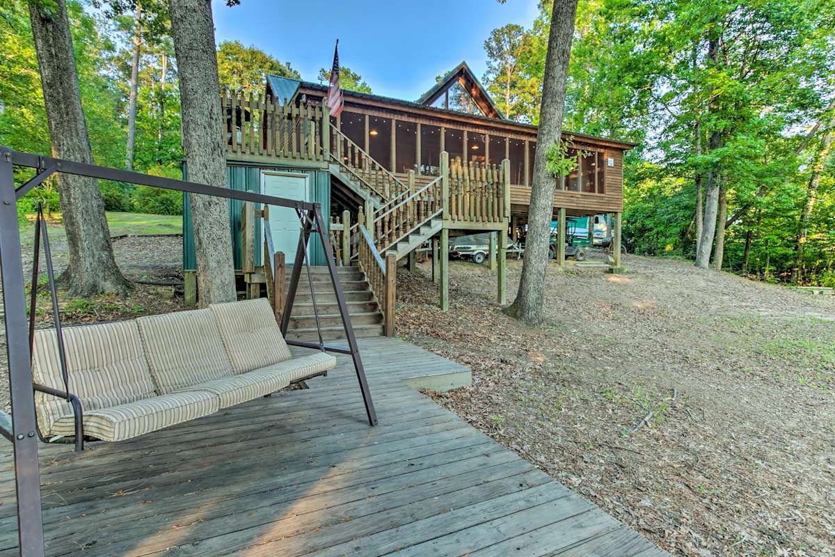Lakefront Toledo Bend Cabin w/ Dock & Grill! Evolve