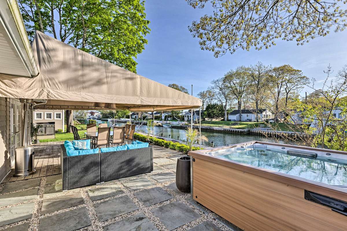 Luxury Hamptons Home on Canal w/ Dock & Kayaks! East Quogue, NY Evolve