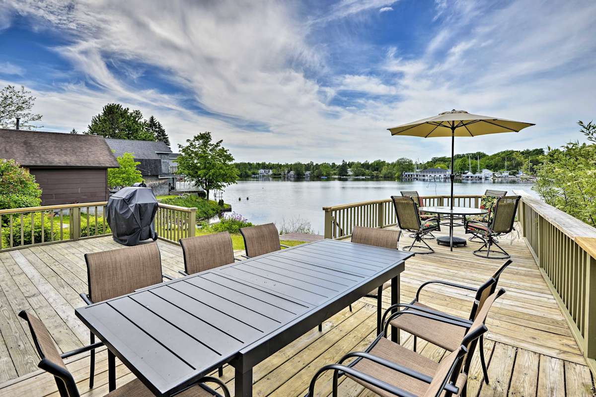 Family Cottage on Chaumont Bay, Walk to Downtown Evolve