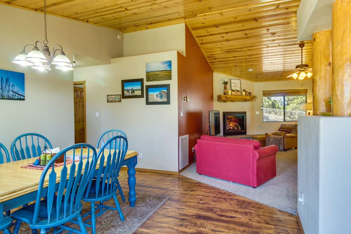 HeberOvergaard Cabin w/ BBQ Patio & Fire Pit! Evolve