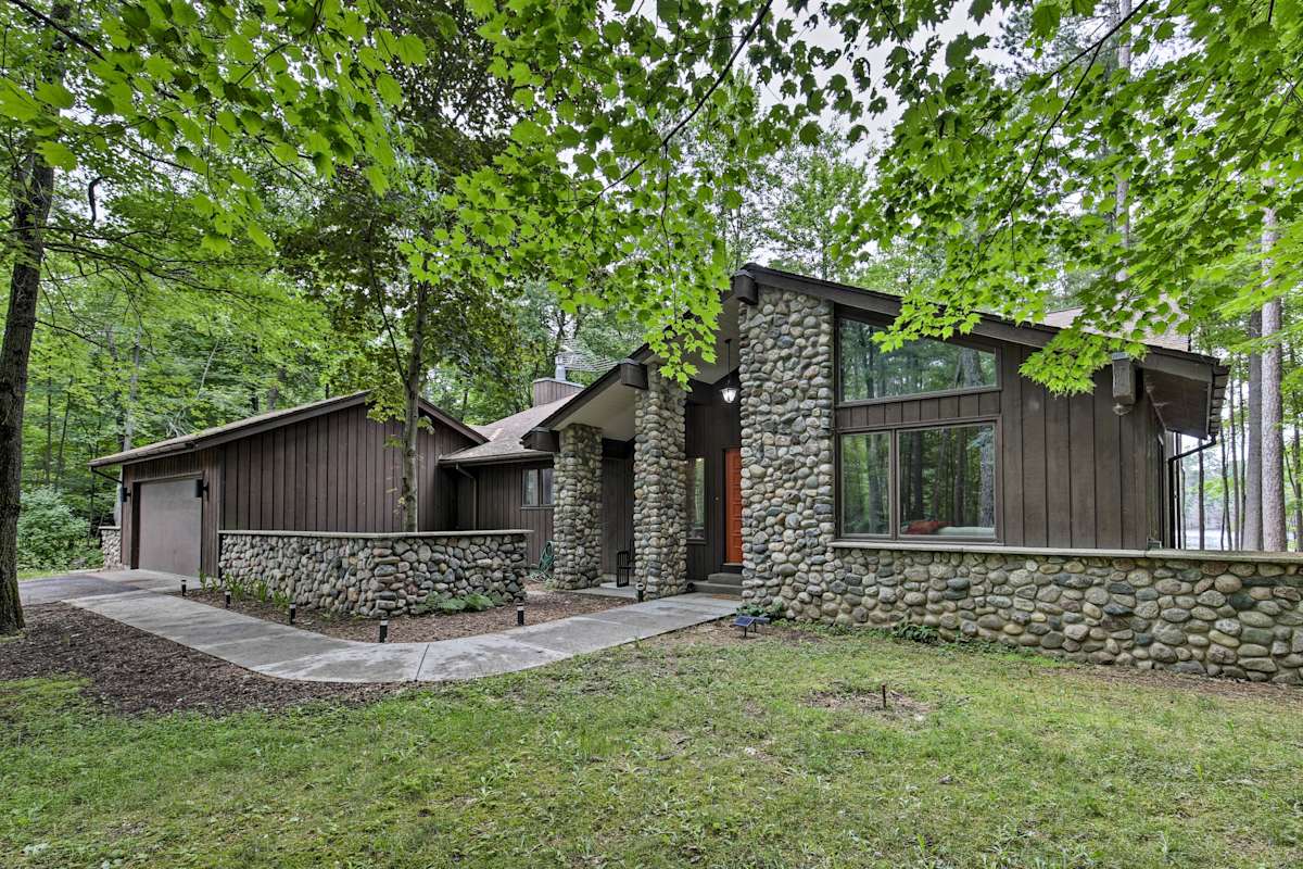 Arbor Vitae Home w/ Game Room Snowmobiles Evolve