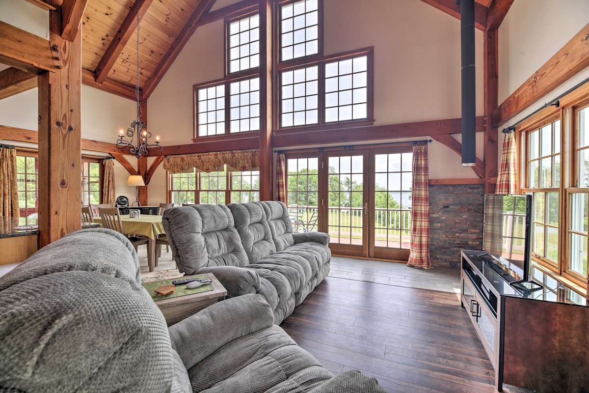 Waterfront Home w/ Dock & Beach on Lake Champlain! Alburgh, VT Evolve