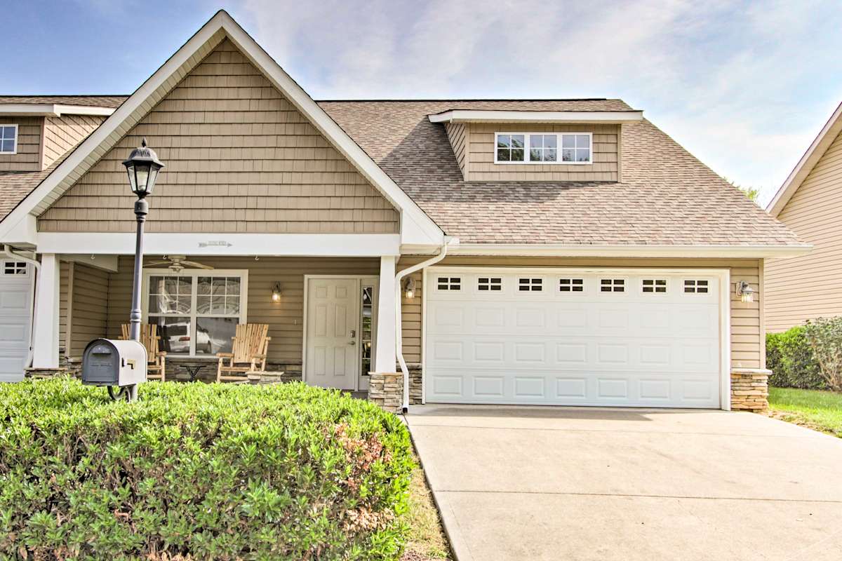 Home w/ Community Pool 2 Miles to The Island! Pigeon TN Evolve