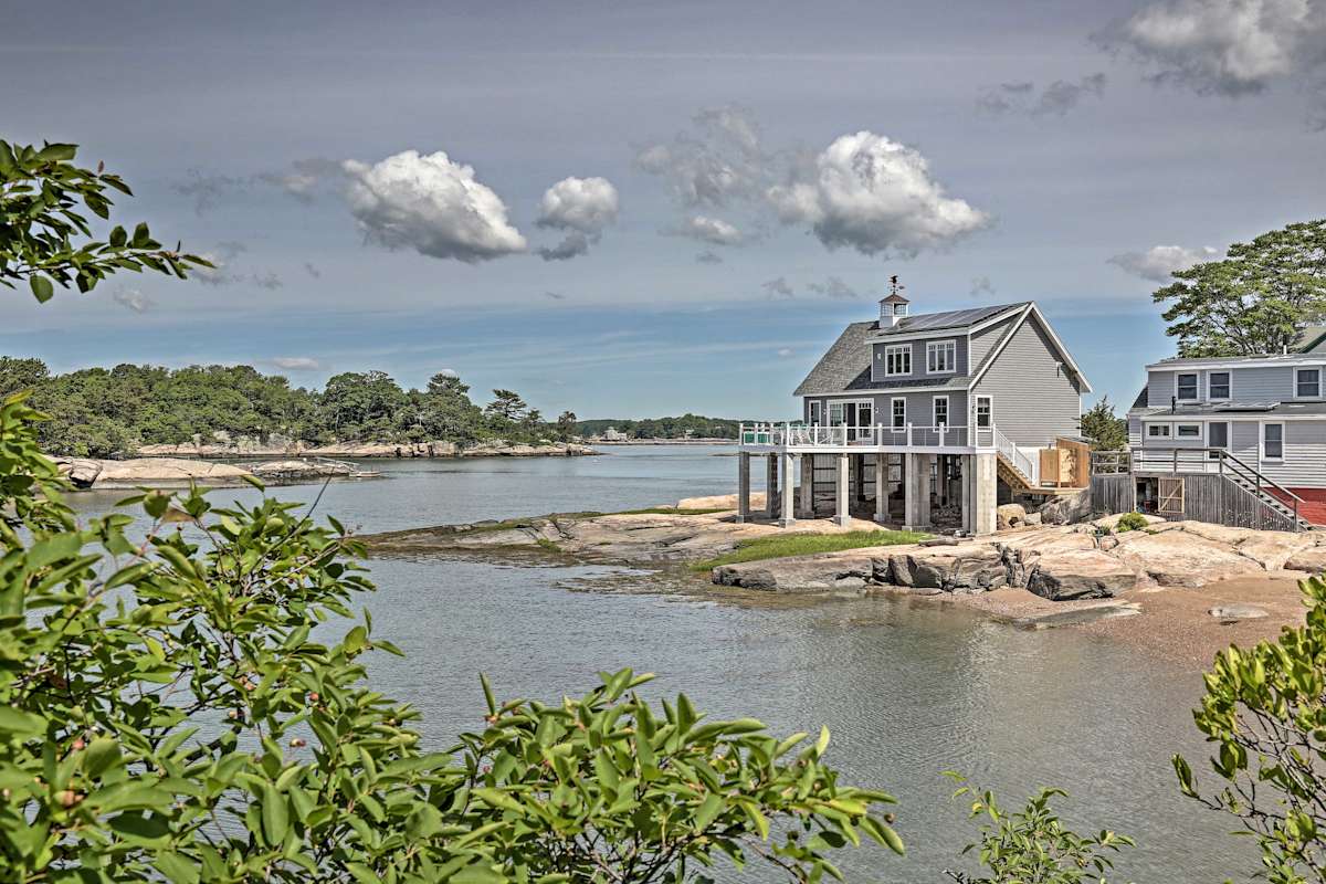 Money Island Home w/ Deck, Kayak & Paddleboards! Branford, CT Evolve