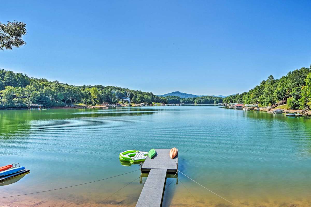 Nottely Lake Home w/ Hot Tub, Dock, Kayaks & Games Blairsville, GA