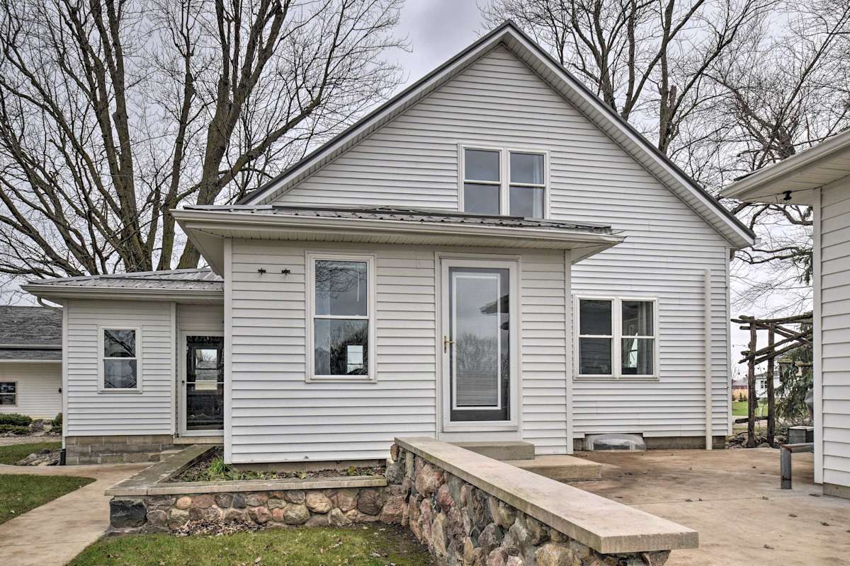Charming Dairy Farm Home in Indiana Amish Country Shipshewana, IN