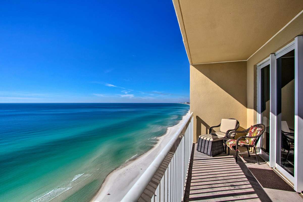 Gulf Coast Getaway w/ Balcony & Resort Amenities! Evolve