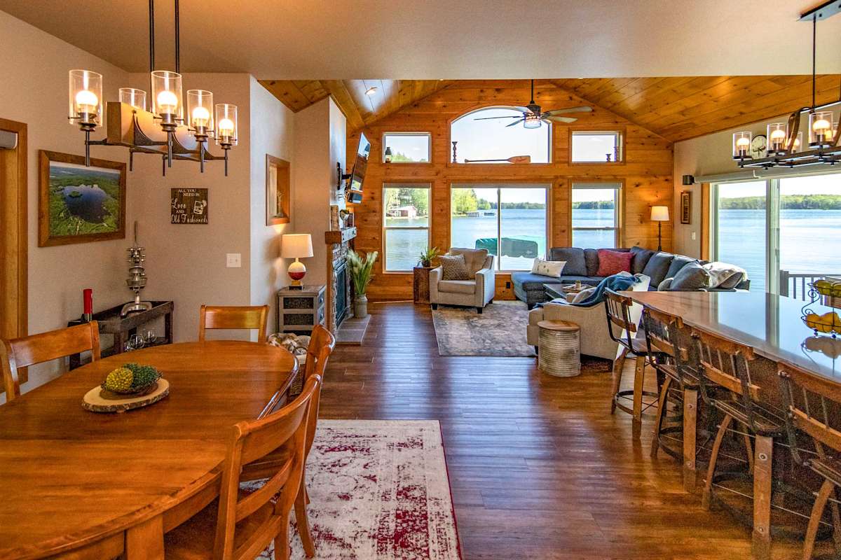 Spacious Lakeside Family Home on Big Bearskin Lake Hazelhurst, WI
