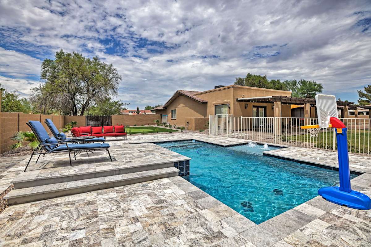 PetFriendly Glendale Home w/ Pool & Putting Green Evolve