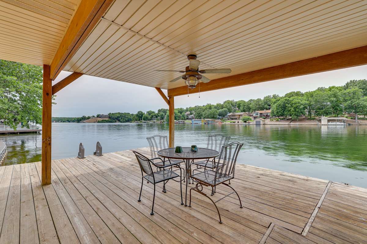 Bella Vista Home w/ Kayaks & Deck on Loch Lomond! Evolve