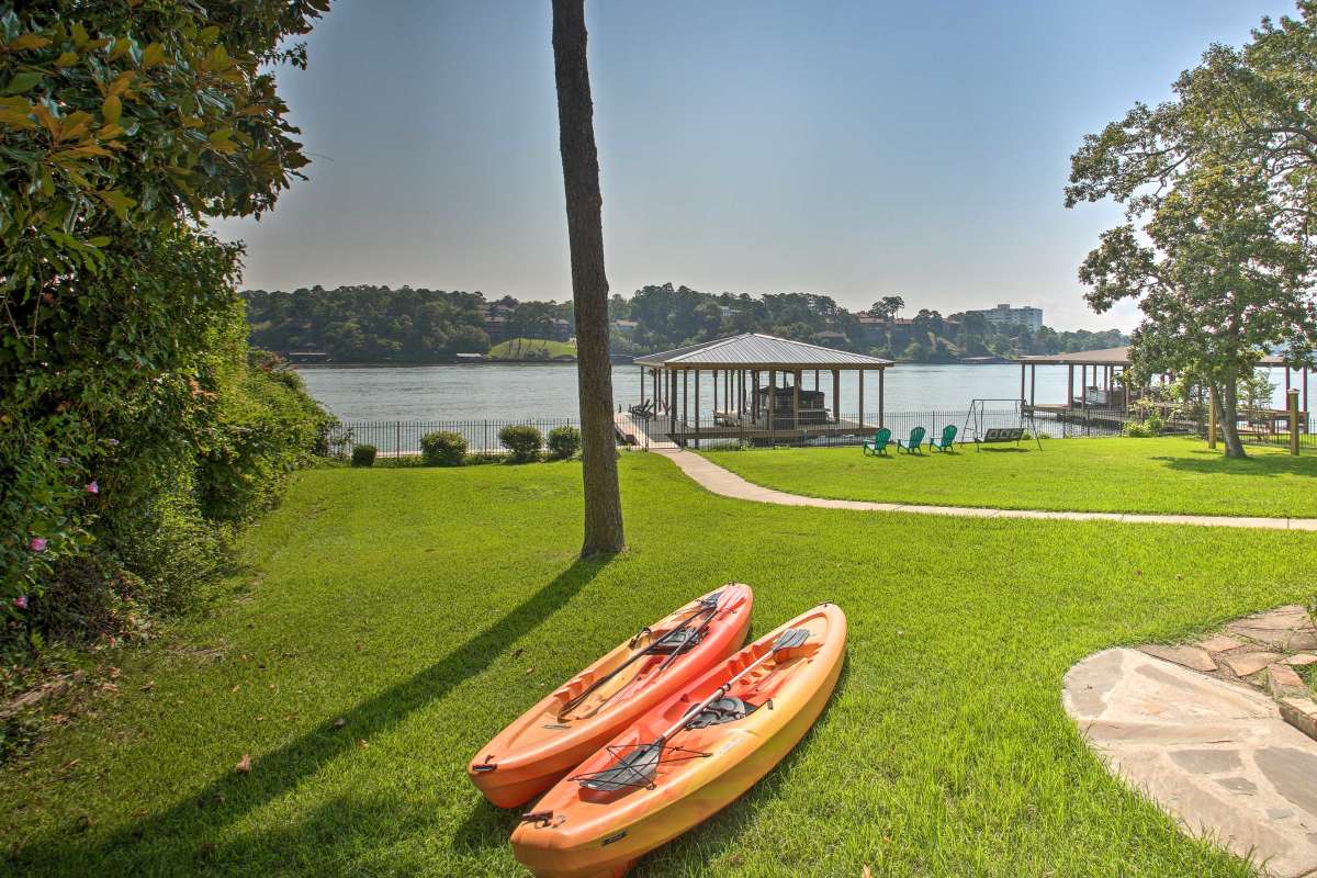 Lake Hamilton Family Escape w/ Kayaks, Dock, Grill Evolve