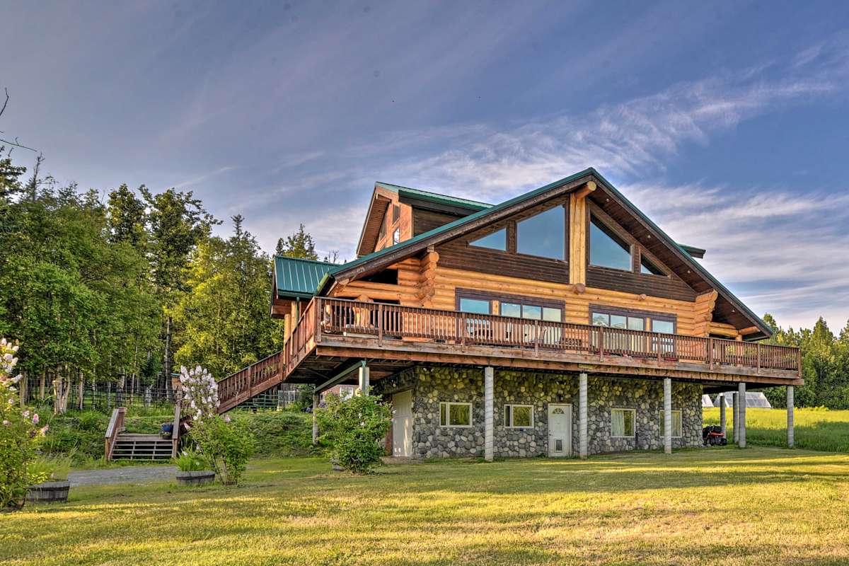 Legacy Mountain Lodge on 40Acre Ranch w/ Views! Palmer, AK Evolve