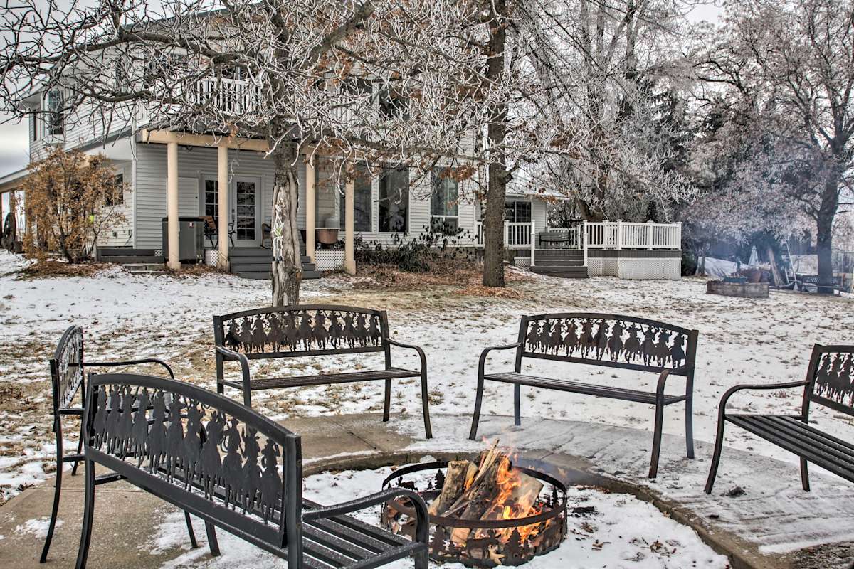 Spacious Lenore Retreat w/ 3 Decks + Views! Evolve