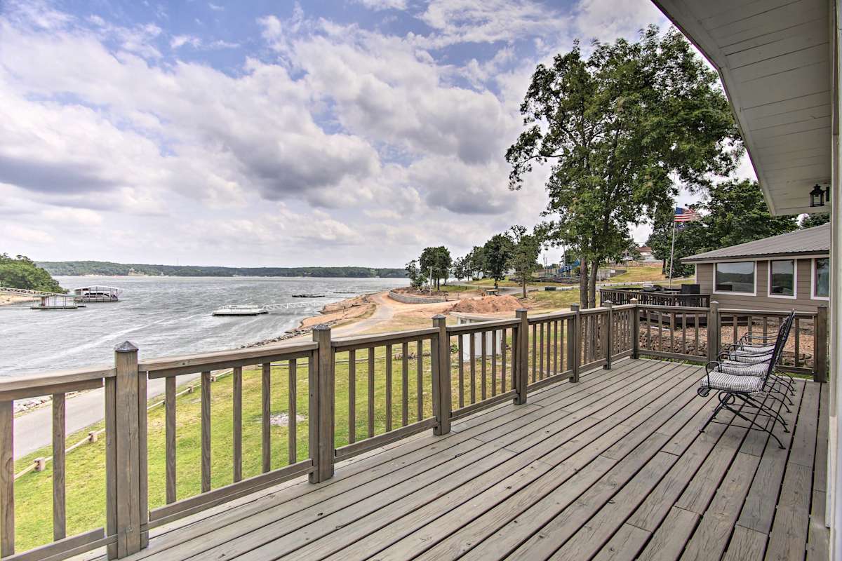 Updated Lakefront Cottage Walk to Boat Ramp! Afton, OK Evolve