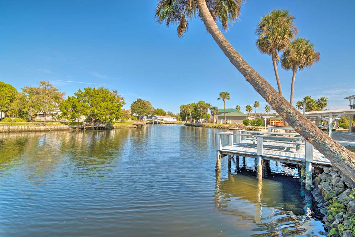 Retreat on the River w/ Boat Dock, Porch, & Grill! Homosassa, FL Evolve
