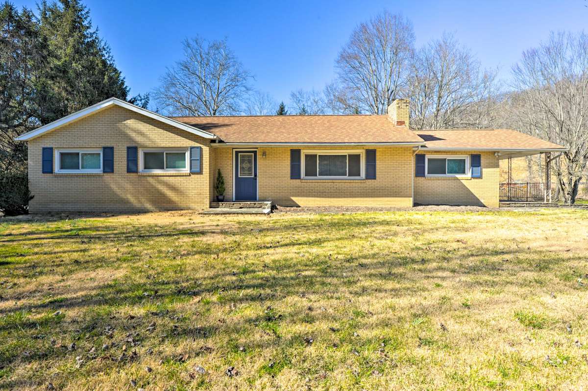 ‘Mountaineer Retreat’ 5 Mi to WV University! WV Evolve