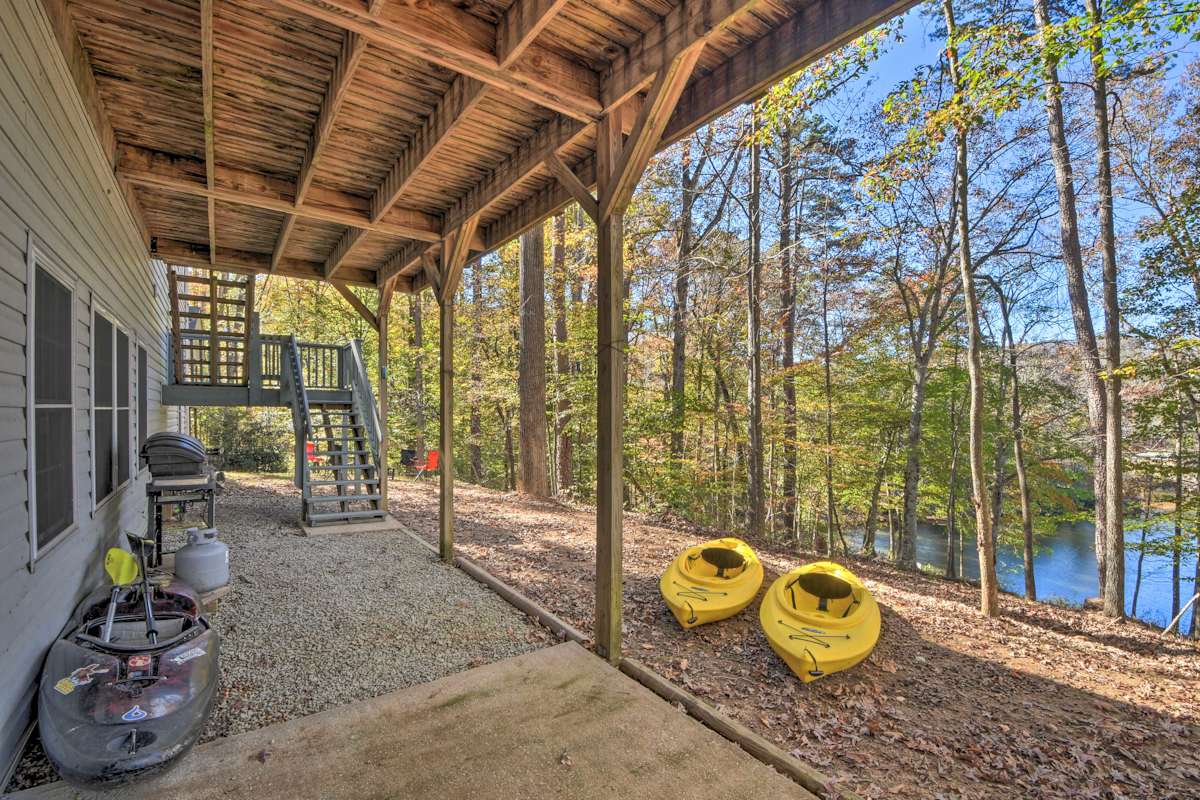 Luxe Lake Hartwell Waterfront Getaway w/ Fire Pit! Lavonia, GA Evolve