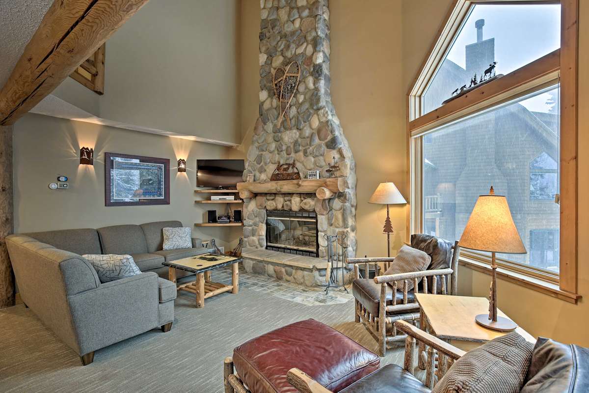 Comfy Lutsen Mountain Villa w/ Balcony & Grill Evolve