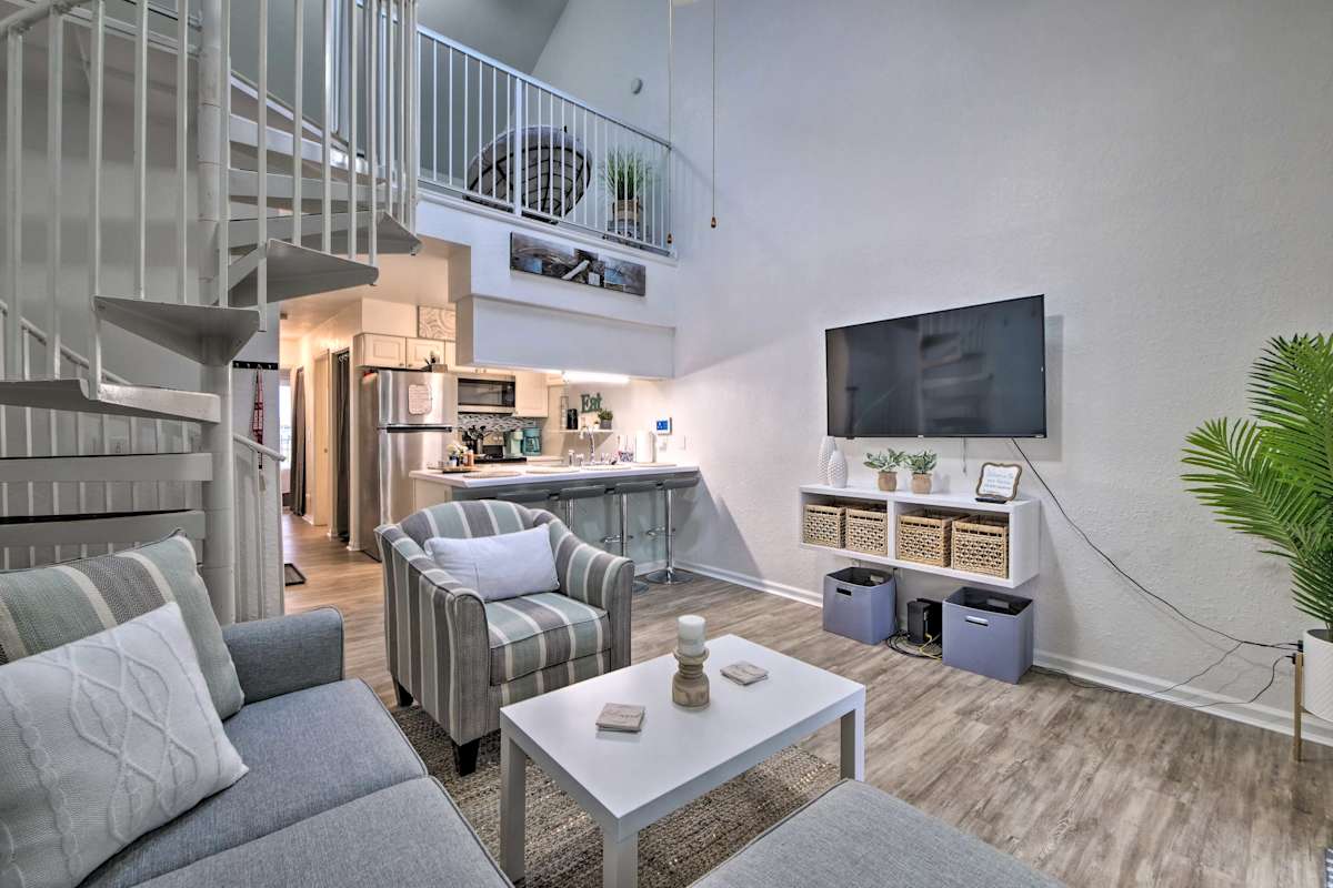 Charming Condo on Lake Erie 26 Mi to Toledo! Oak Harbor, OH Evolve