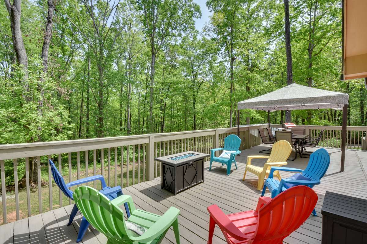 ‘The Lake Place’ Cabin w/ Golf Cart & Free Kayaks! Lavonia, GA Evolve