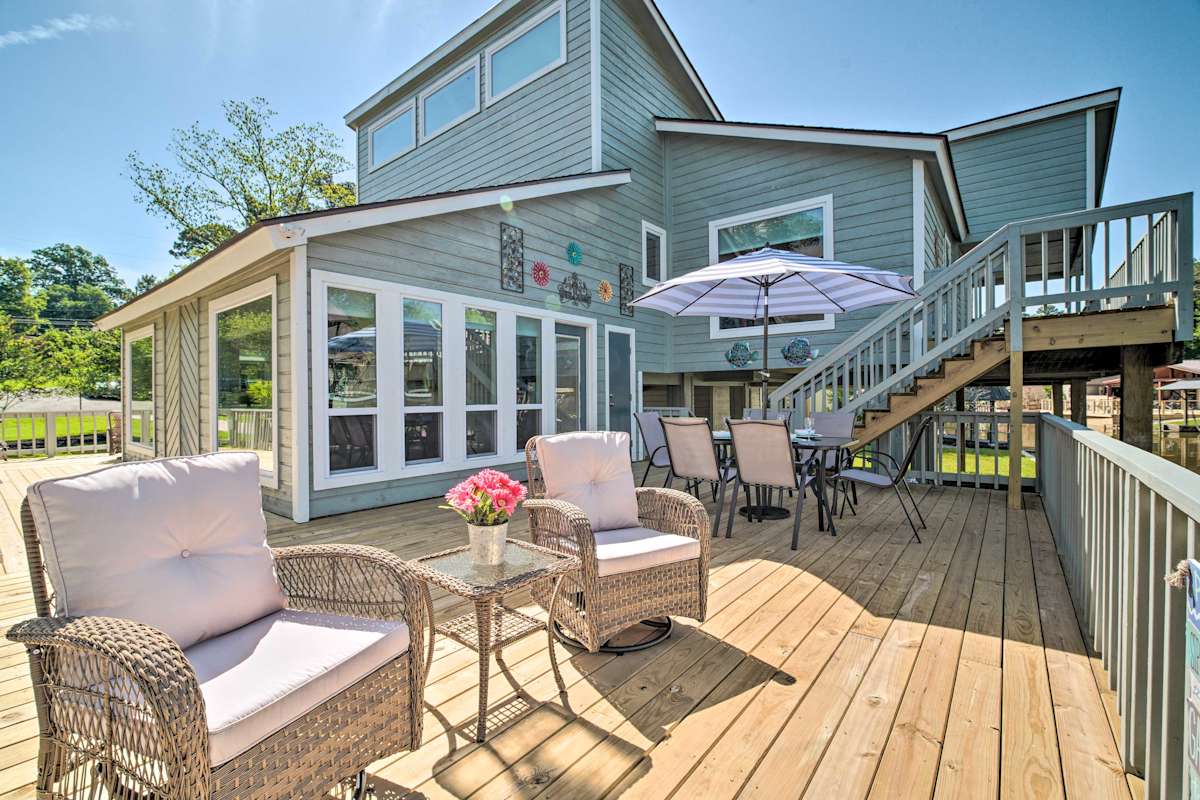 Bright & Breezy Home with Dock on Lake Conroe! Willis, TX Evolve