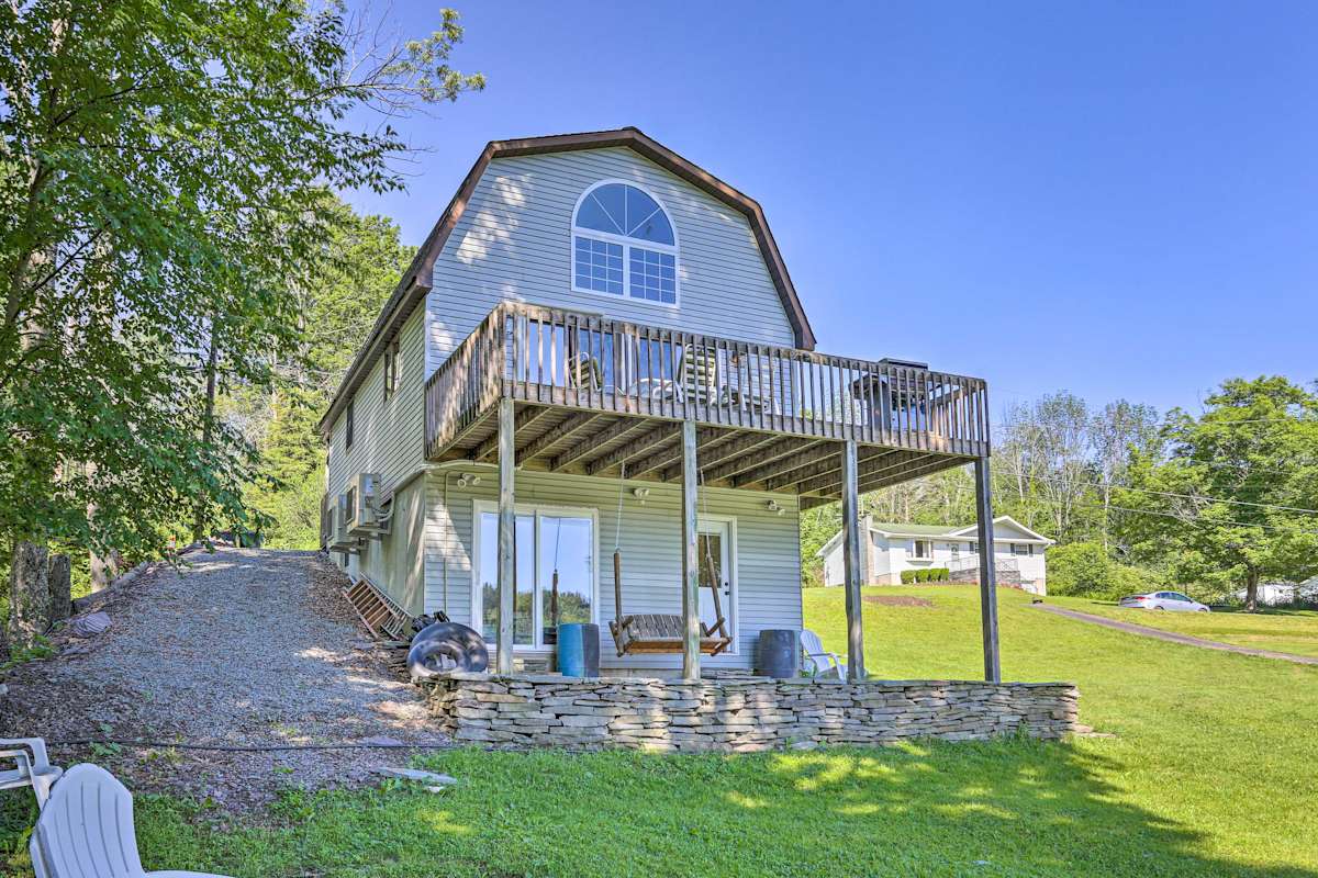 Acre Lake Chalet, 12 Mi to Elk Mountain Ski Resort Kingsley, PA Evolve