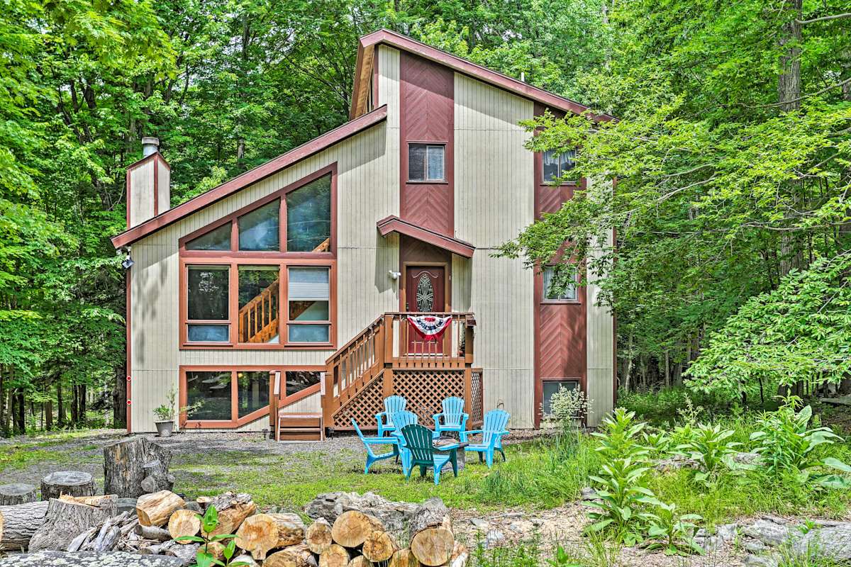 The Hideout Cottage w/ Access to Lakes & Ski Slope Lake Ariel, PA