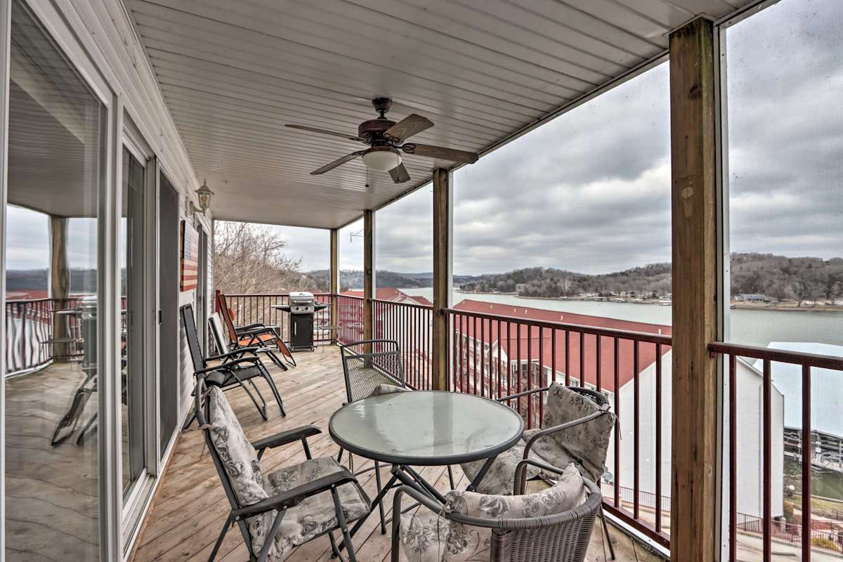 Condo on Lake of The Ozarks w/ Pool & Dock! Camdenton, MO Evolve