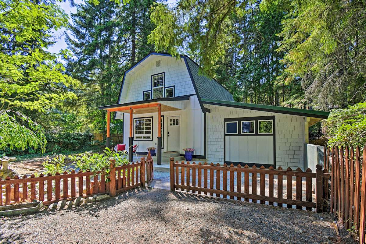 Quaint Lake Cushman Cottage w/ Private Access! Hoodsport, WA Evolve