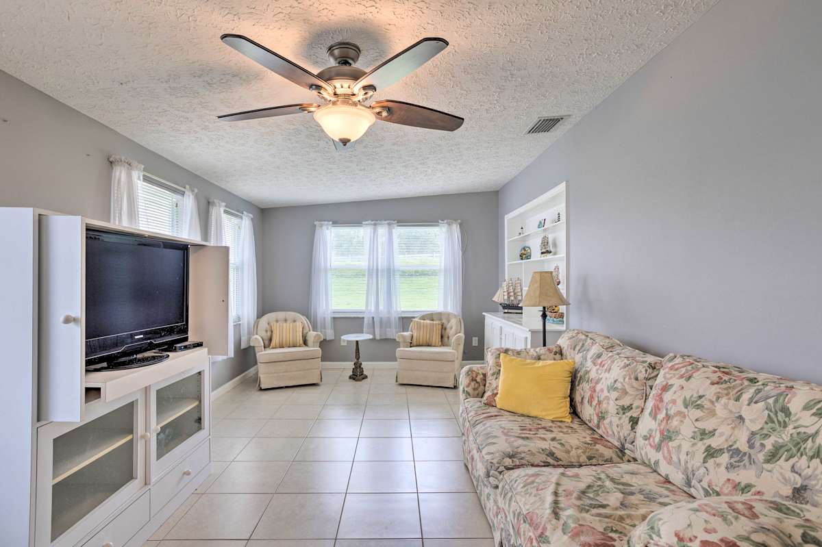 Quaint Okeechobee House with OnSite Lake! Evolve