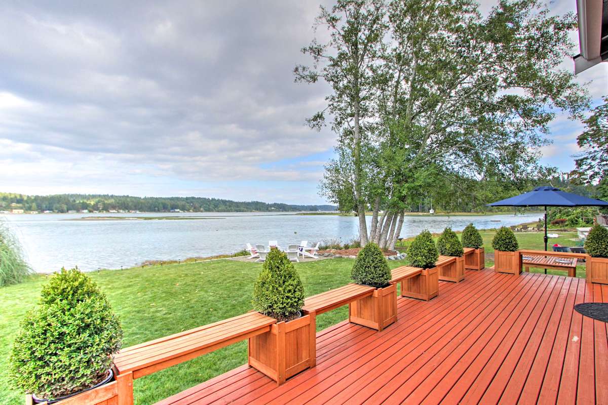 Waterfront Allyn Home with Fire Pit + Backyard! Evolve