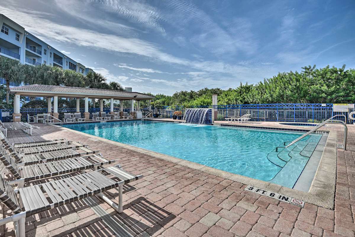 New Smyrna Condo! Heated Pool, Balcony & Golf