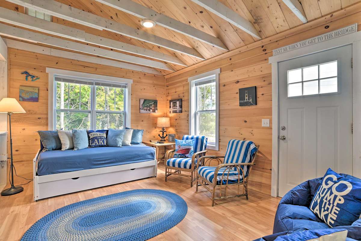 Cozy Cedarville Cottage Walk to Lake Huron! Evolve